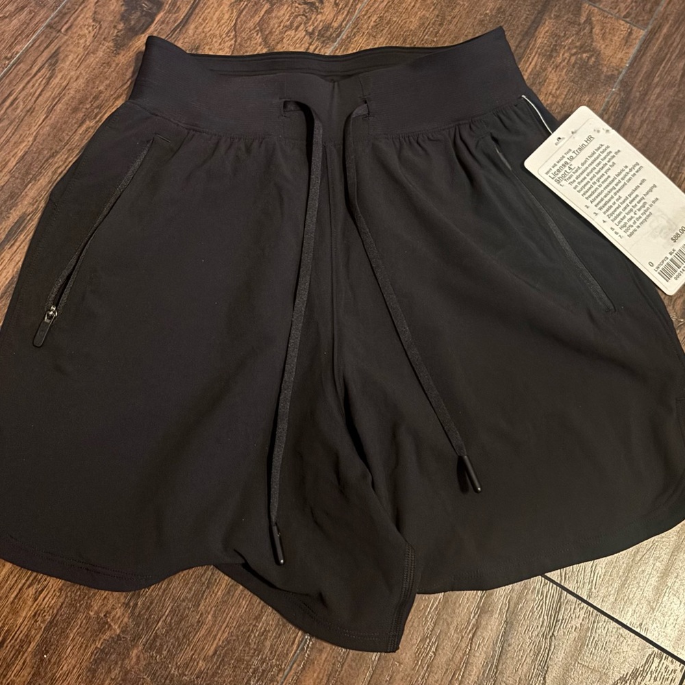 Lululemon License to Train HR Short 4 - Size 0